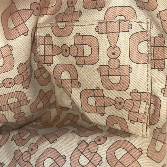 Authentic Gucci Abbey Tote - Picture 10 of 14